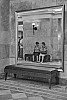  [ Ermitáž (Госуда́рственный Эрмита́ж, Hermitage), šatna (раздевалка, cloakroom) - šatna v největší galerii světa :) ]